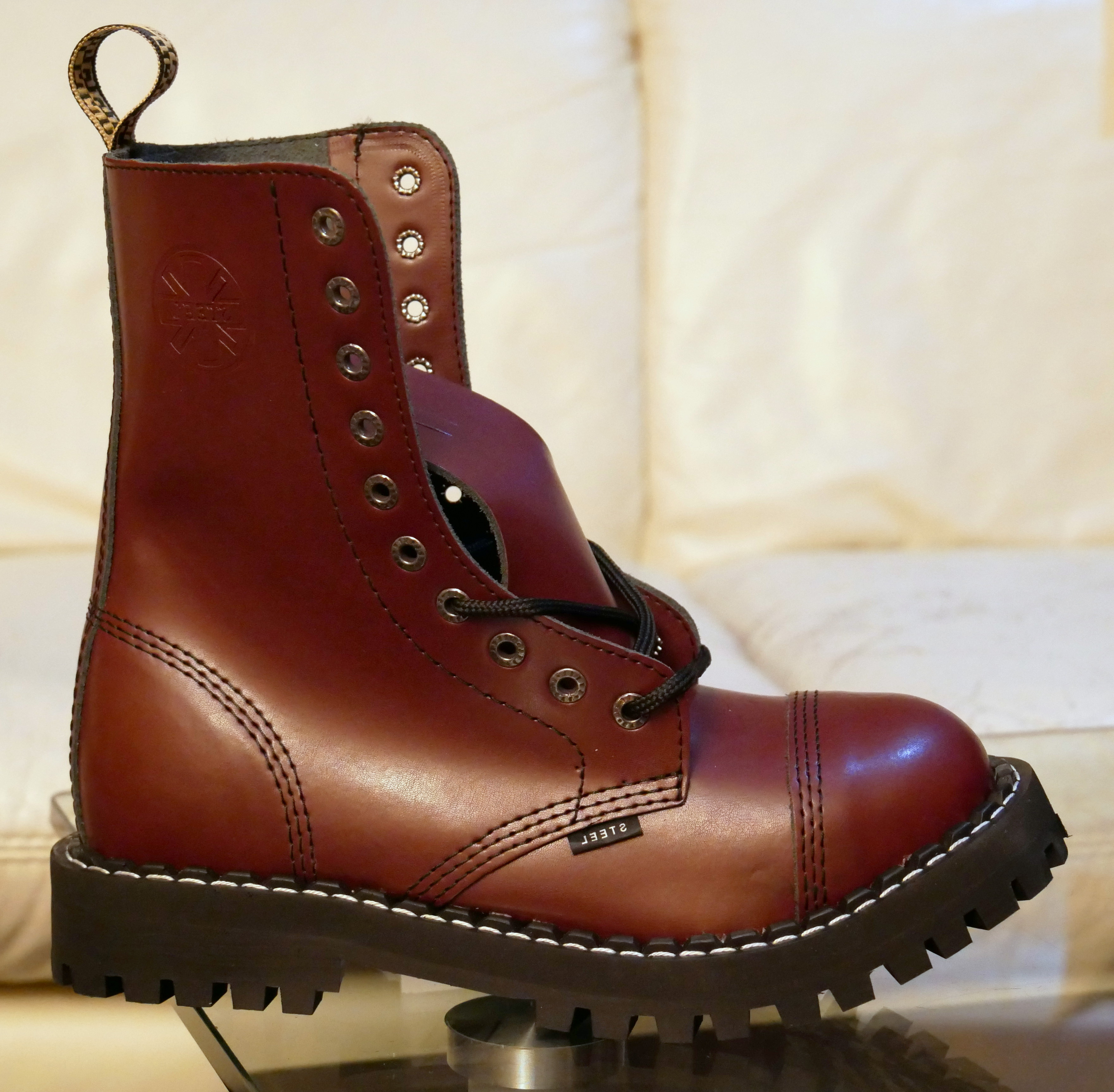 Glady - boty STEEL FULL BORDO bez oceli, 10 dírek (ES)